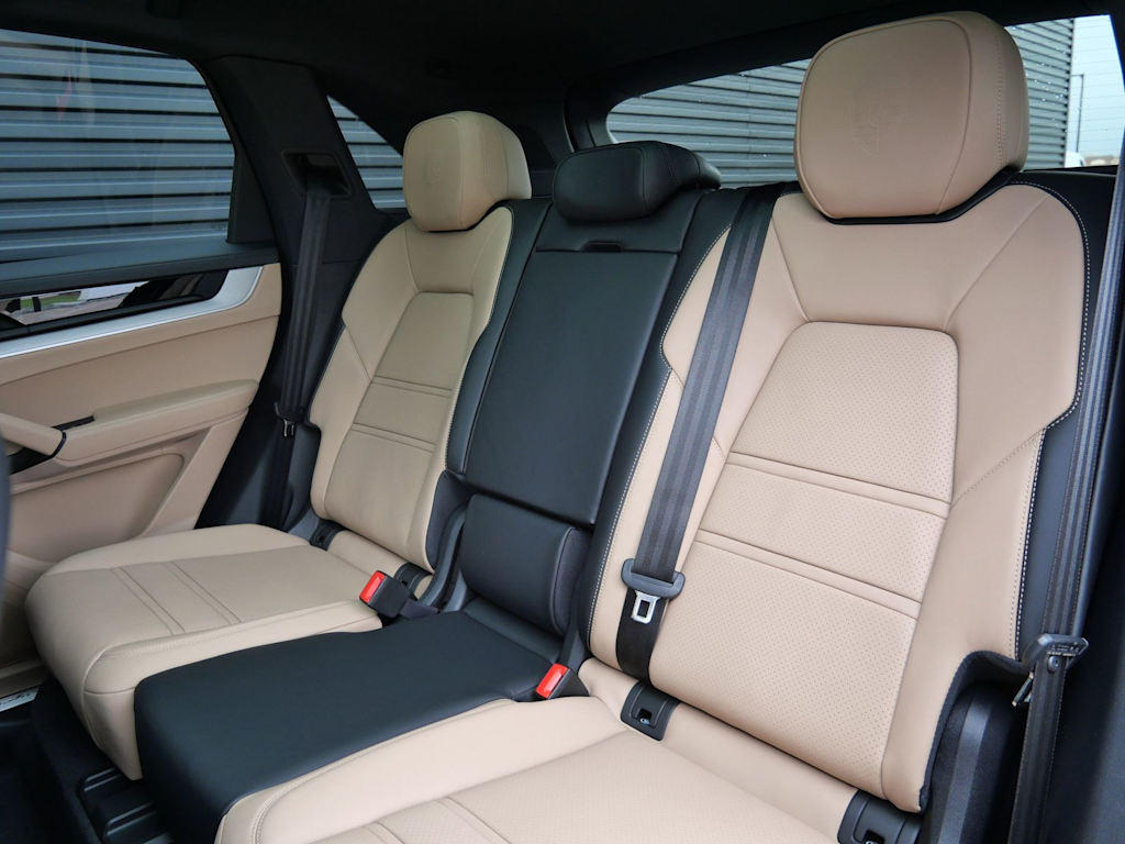 Thumbnail: 2026 Porsche Cayenne - 6