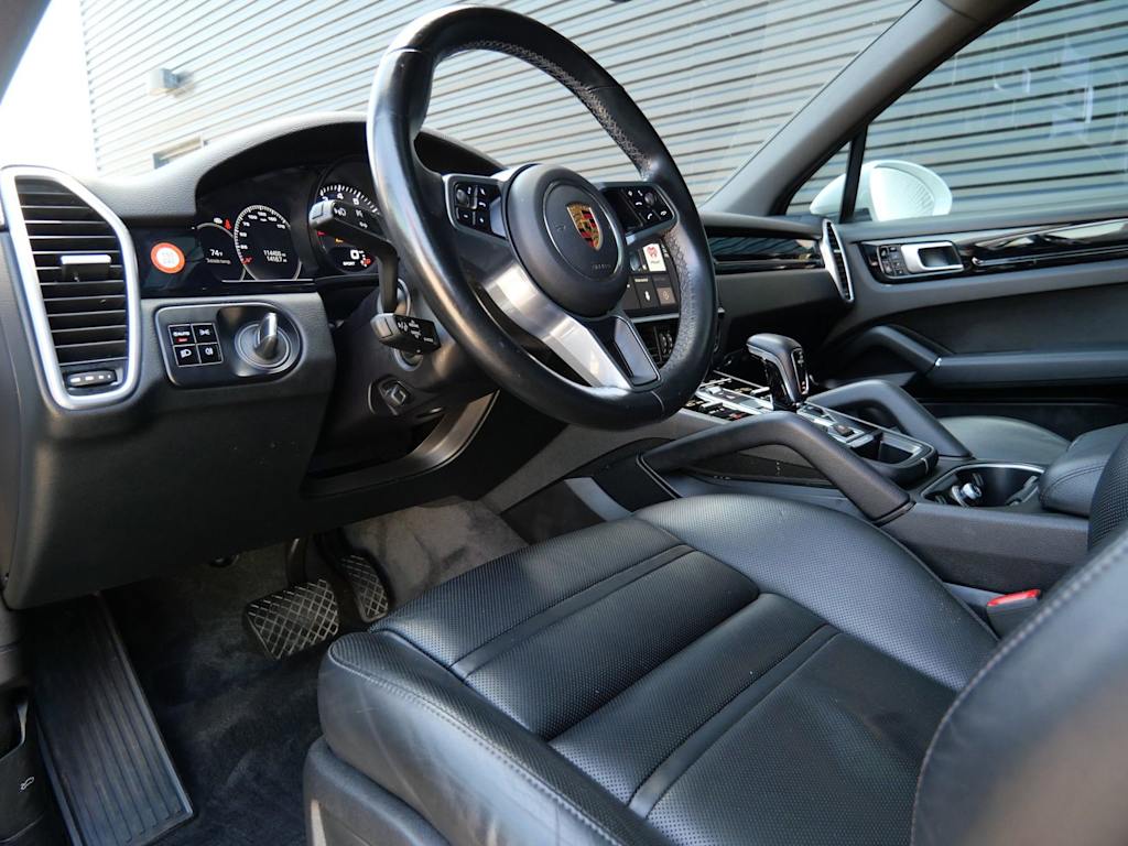 Thumbnail: 2021 Porsche Cayenne - 2