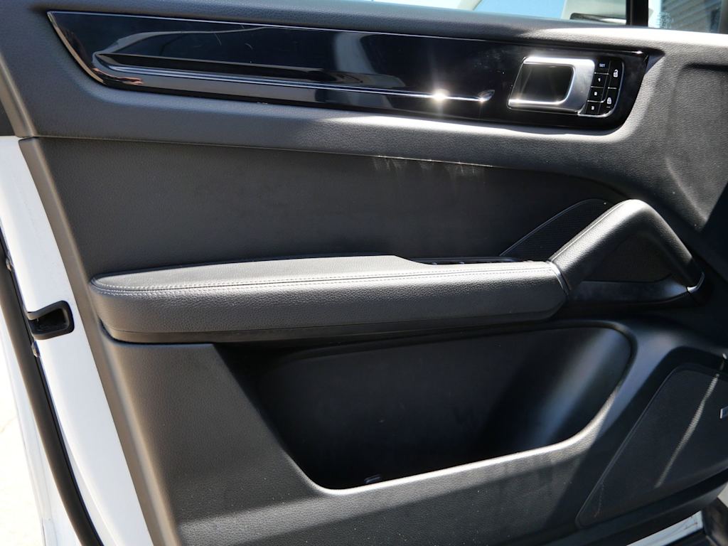 Thumbnail: 2021 Porsche Cayenne - 12