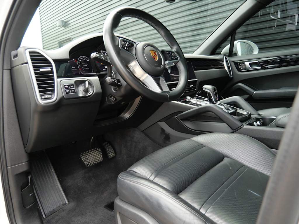 Thumbnail: 2021 Porsche Cayenne - 2