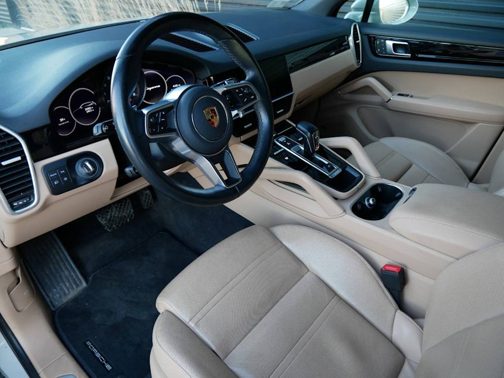 2022 Porsche Cayenne Base 2