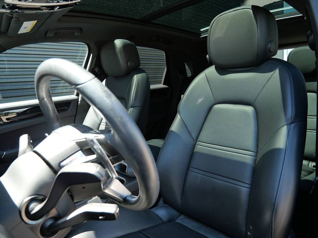 Thumbnail: 2023 Porsche Cayenne - 6