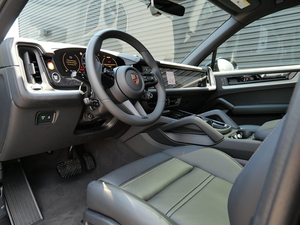 Thumbnail: 2026 Porsche Cayenne - 2