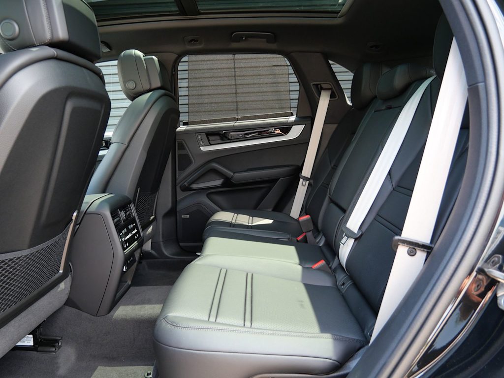 Thumbnail: 2026 Porsche Cayenne - 6