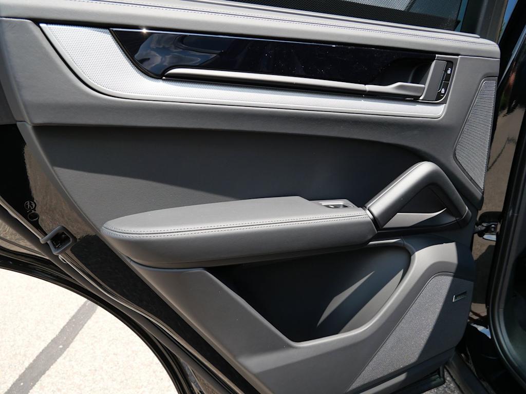 Thumbnail: 2026 Porsche Cayenne - 15