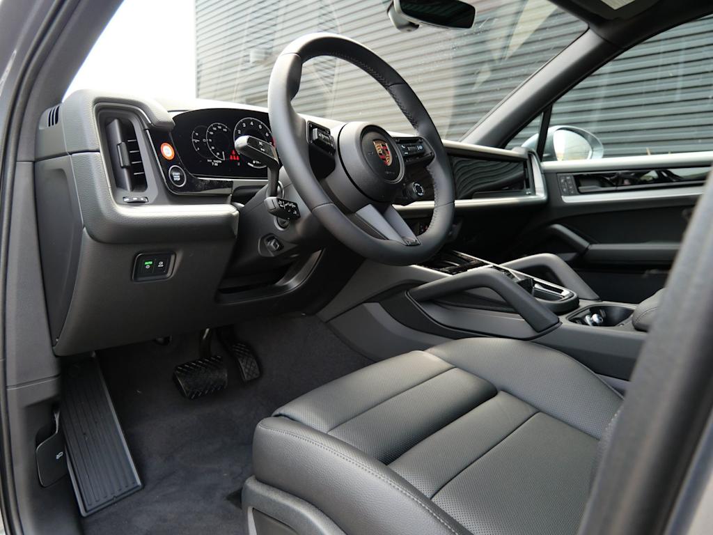 Thumbnail: 2026 Porsche Cayenne - 2
