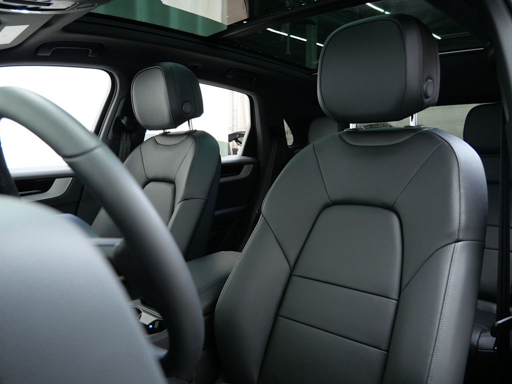 Thumbnail: 2026 Porsche Cayenne - 8