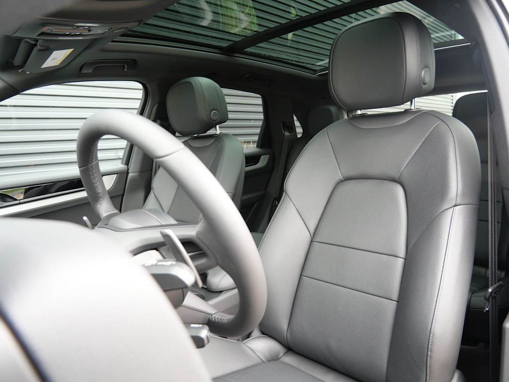 Thumbnail: 2026 Porsche Cayenne - 6
