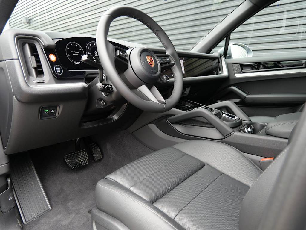 Thumbnail: 2026 Porsche Cayenne - 2