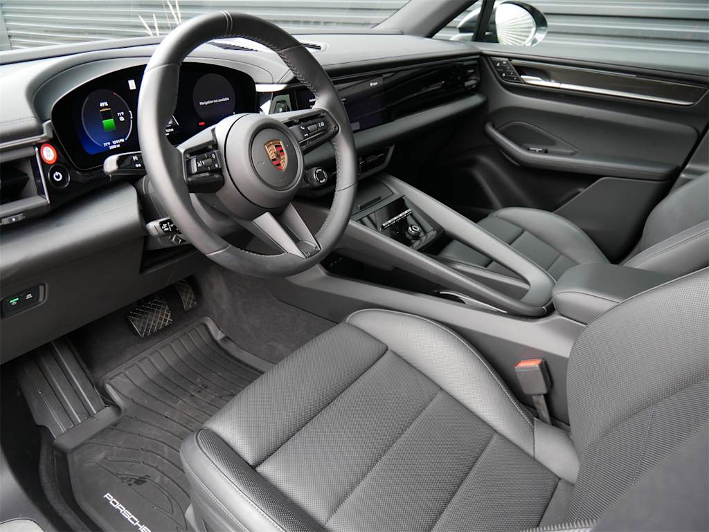 Thumbnail: 2024 Porsche Macan - 2