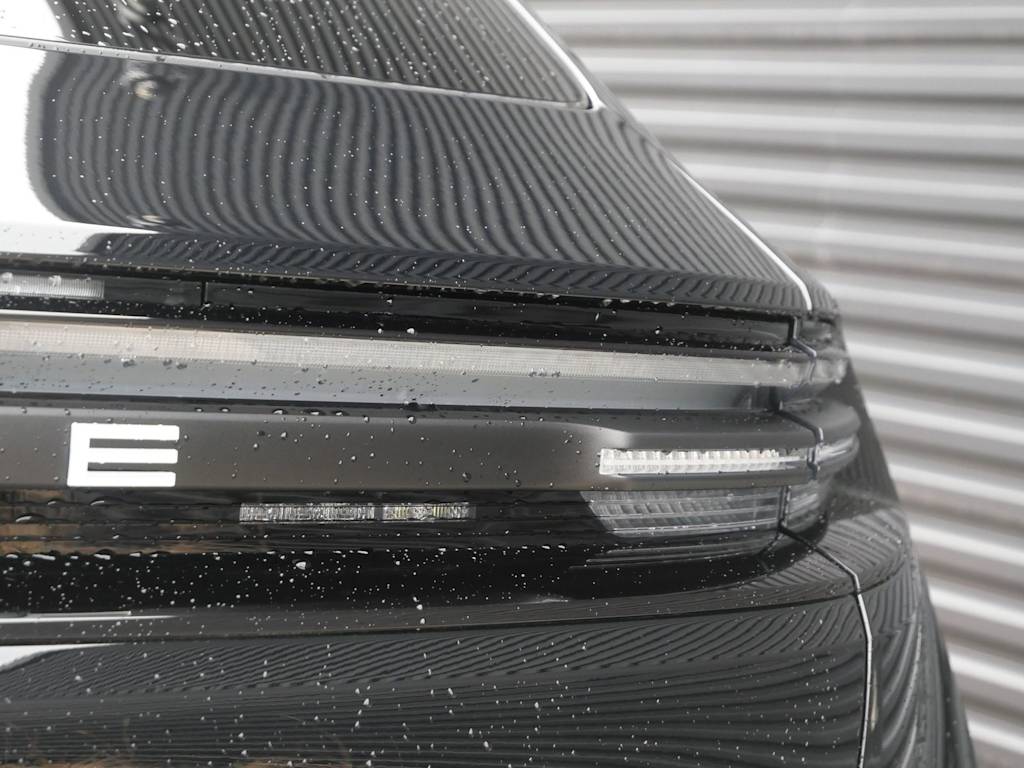 Thumbnail: 2026 Porsche Macan - 12