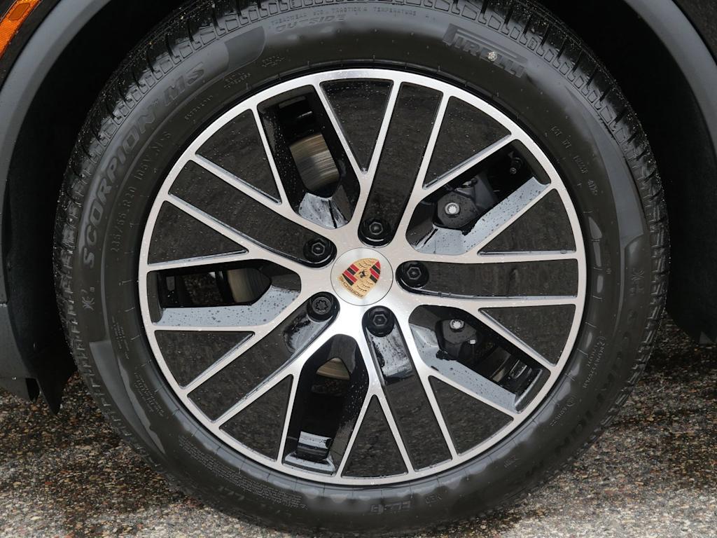 Thumbnail: 2026 Porsche Macan - 5
