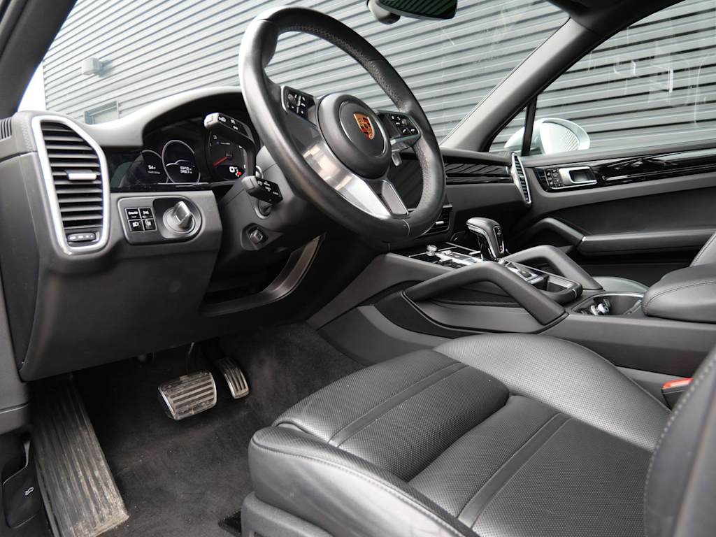Thumbnail: 2020 Porsche Cayenne - 2