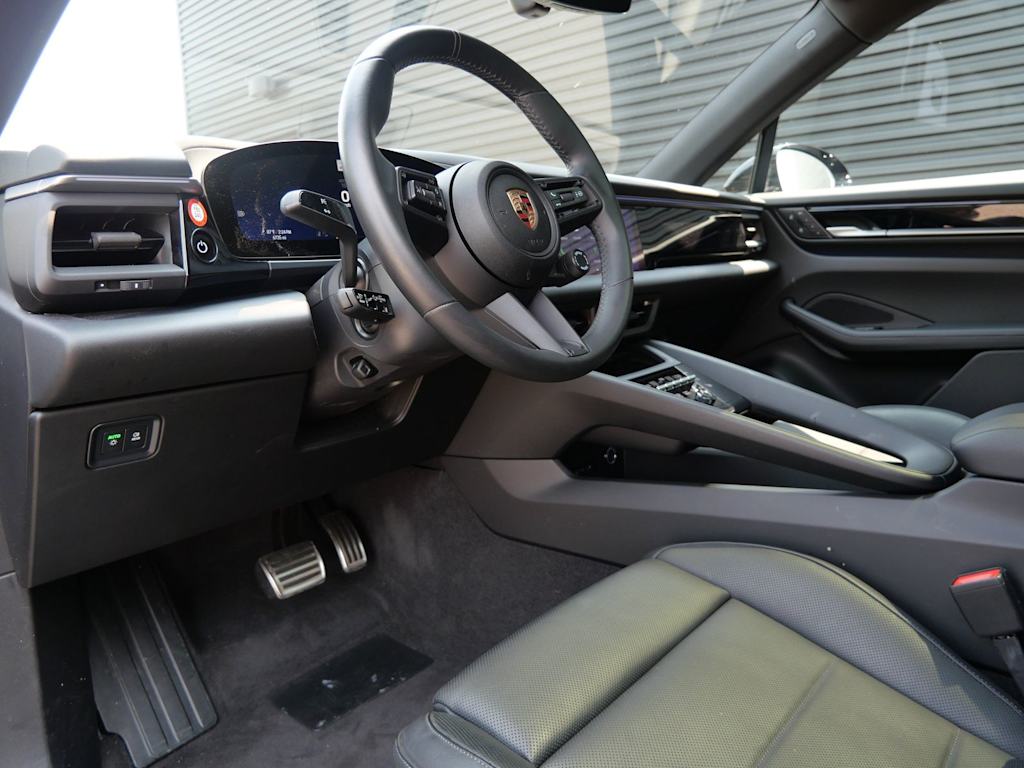 Thumbnail: 2025 Porsche Macan - 2