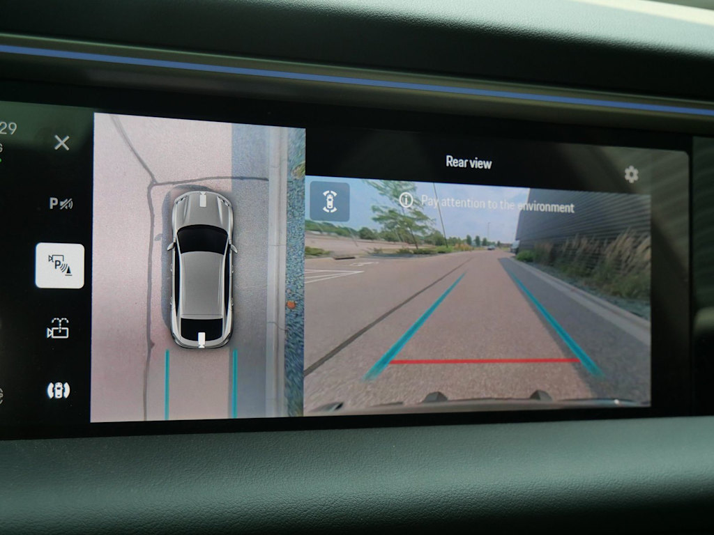 Thumbnail: 2025 Porsche Macan - 23