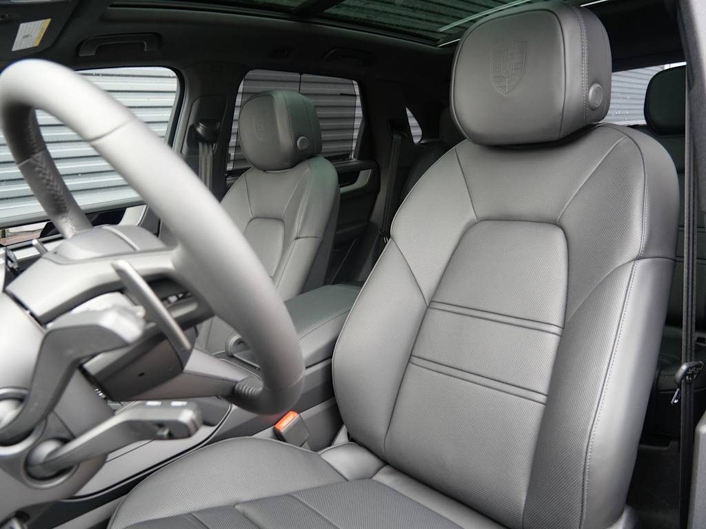 Thumbnail: 2026 Porsche Cayenne - 5