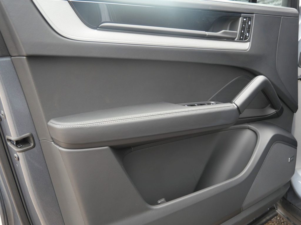 Thumbnail: 2026 Porsche Cayenne - 13