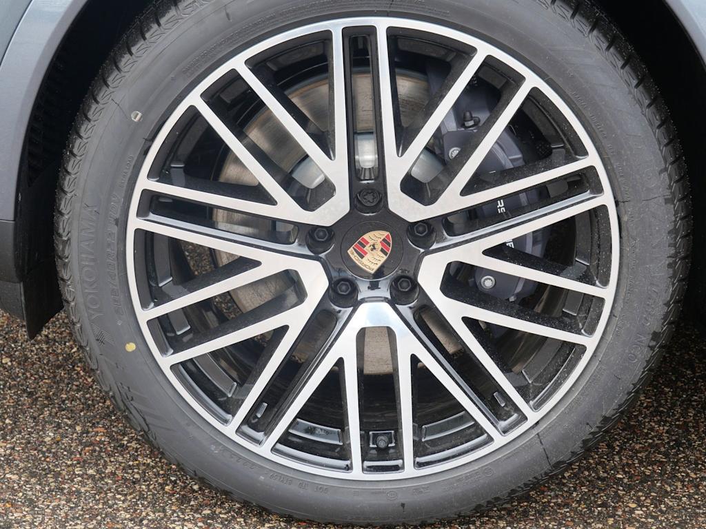 Thumbnail: 2026 Porsche Cayenne - 4