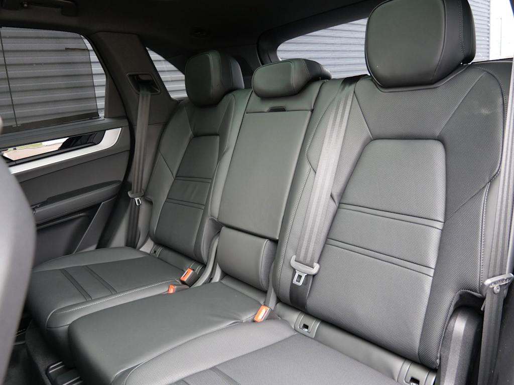 Thumbnail: 2026 Porsche Cayenne - 6