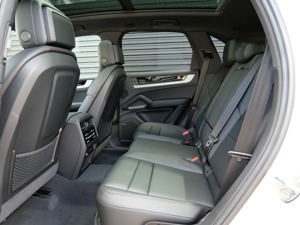 Thumbnail: 2026 Porsche Cayenne - 15
