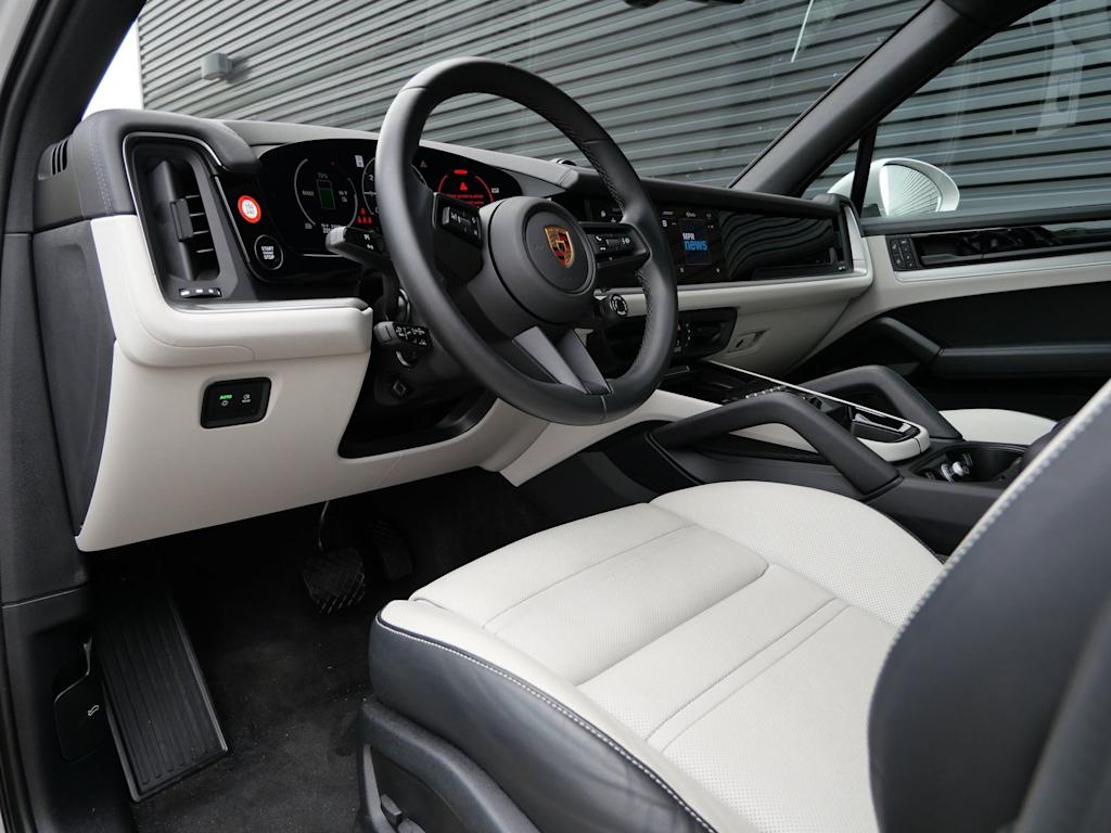 Thumbnail: 2024 Porsche Cayenne - 2