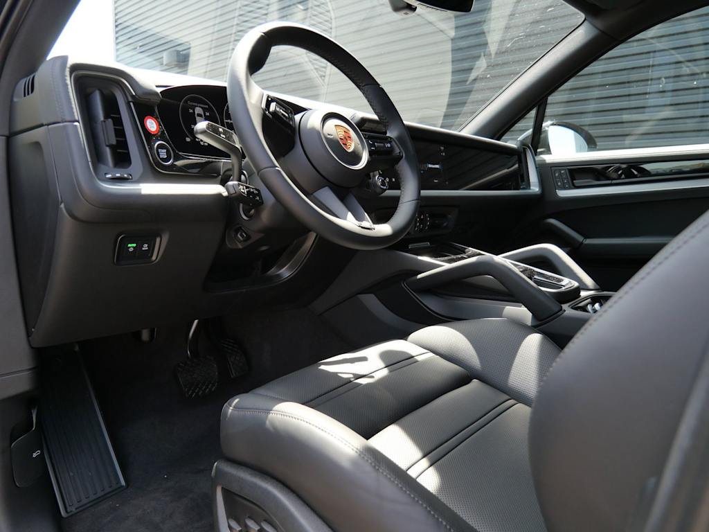 Thumbnail: 2026 Porsche Cayenne - 2