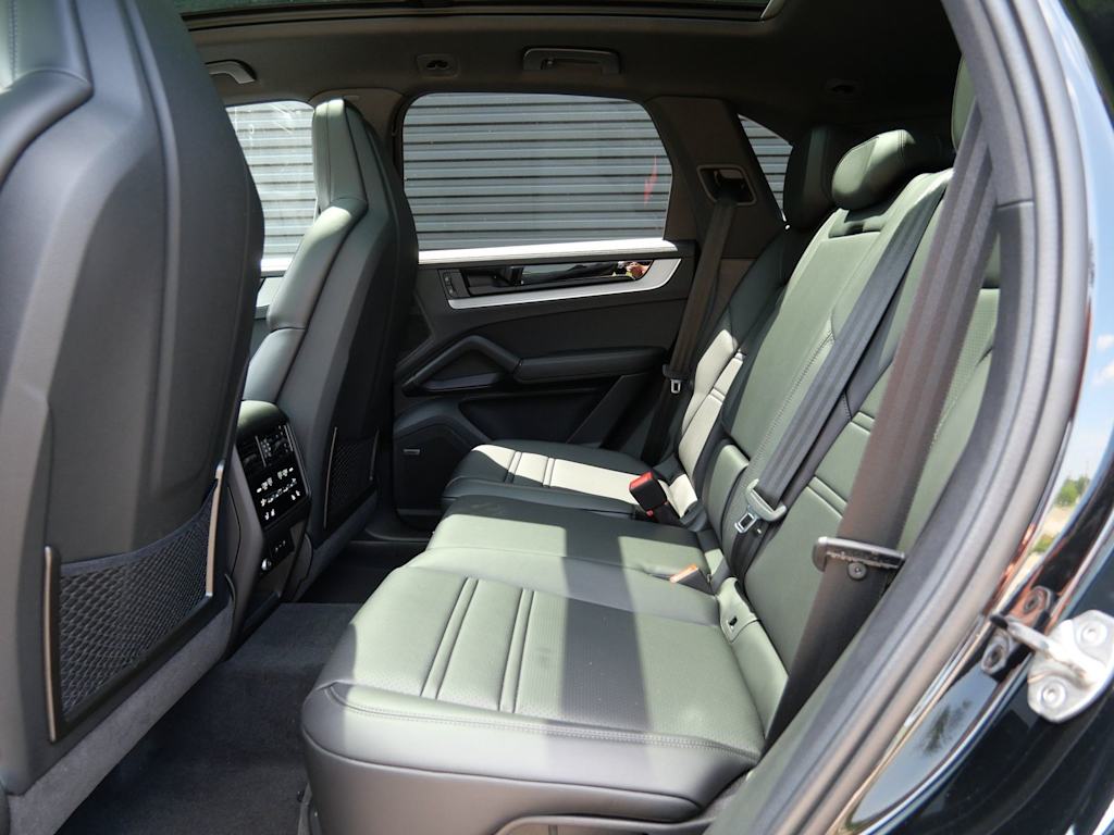 Thumbnail: 2026 Porsche Cayenne - 8