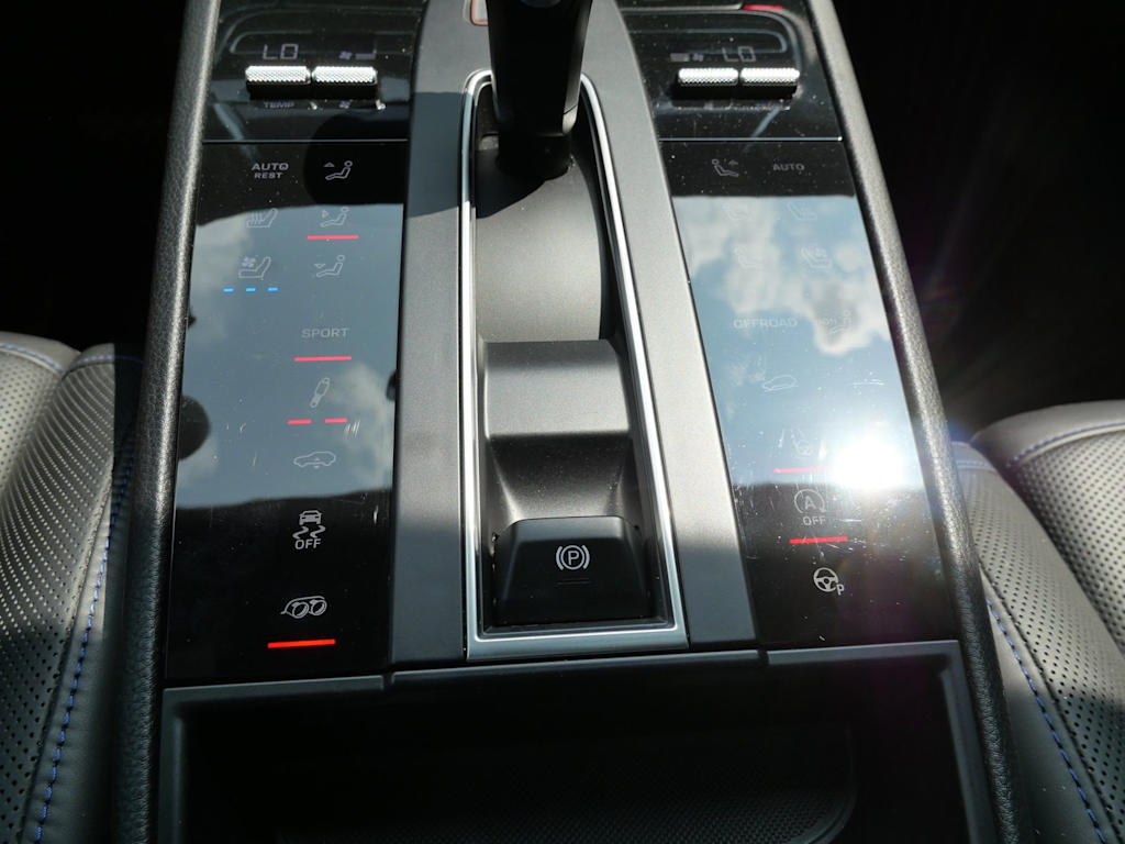 Thumbnail: 2022 Porsche Macan - 10