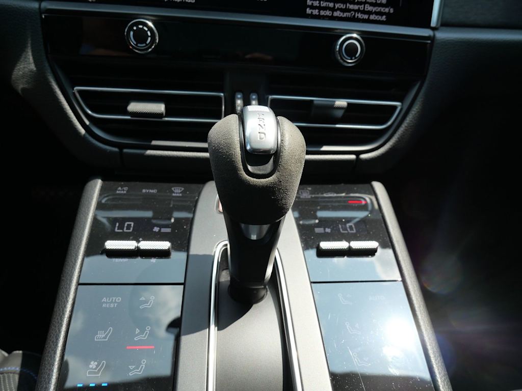 Thumbnail: 2022 Porsche Macan - 20