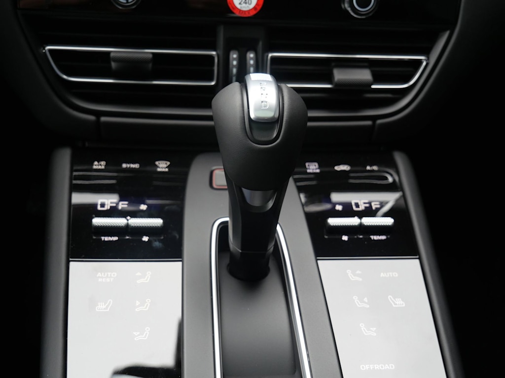 Thumbnail: 2026 Porsche Macan - 18