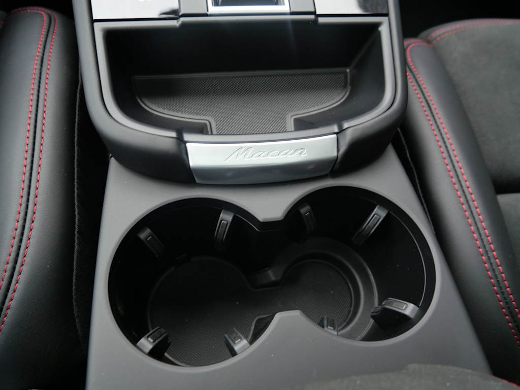 Thumbnail: 2026 Porsche Macan - 17