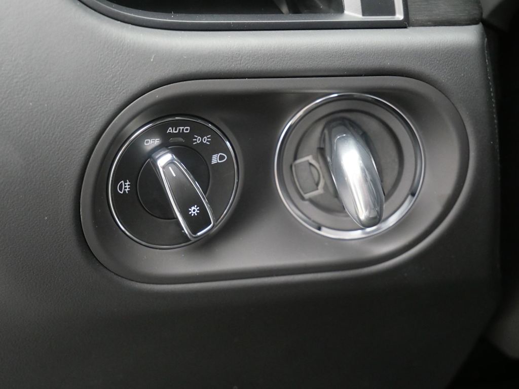 Thumbnail: 2026 Porsche Macan - 16