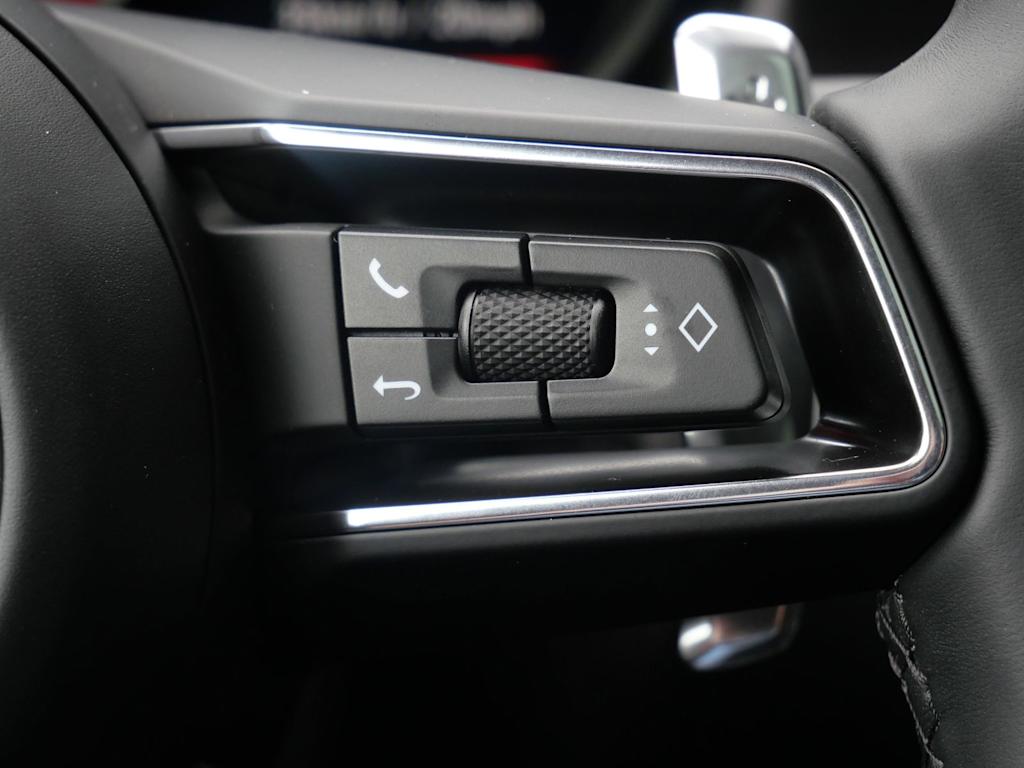 Thumbnail: 2026 Porsche Macan - 22