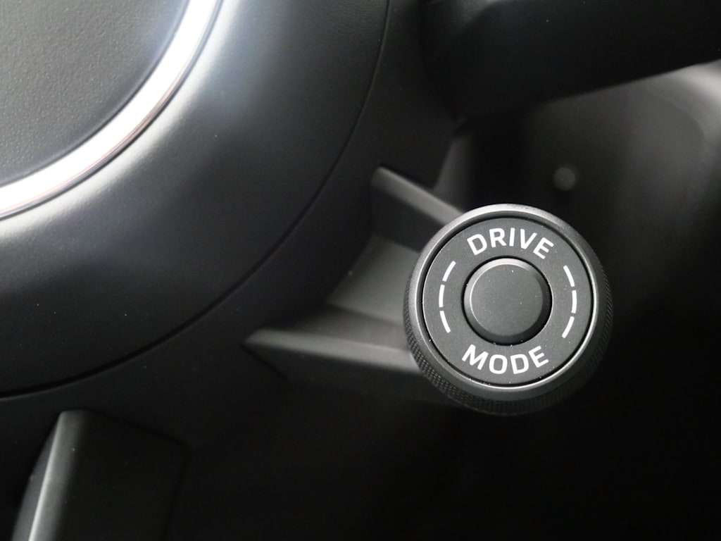 Thumbnail: 2026 Porsche Macan - 21