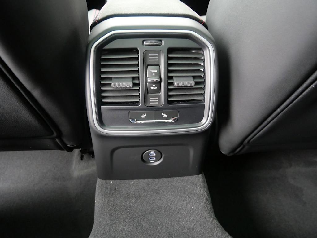 Thumbnail: 2026 Porsche Macan - 15