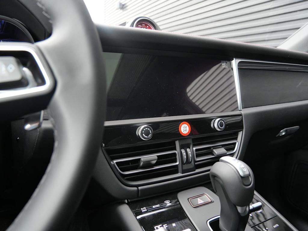 Thumbnail: 2026 Porsche Macan - 19