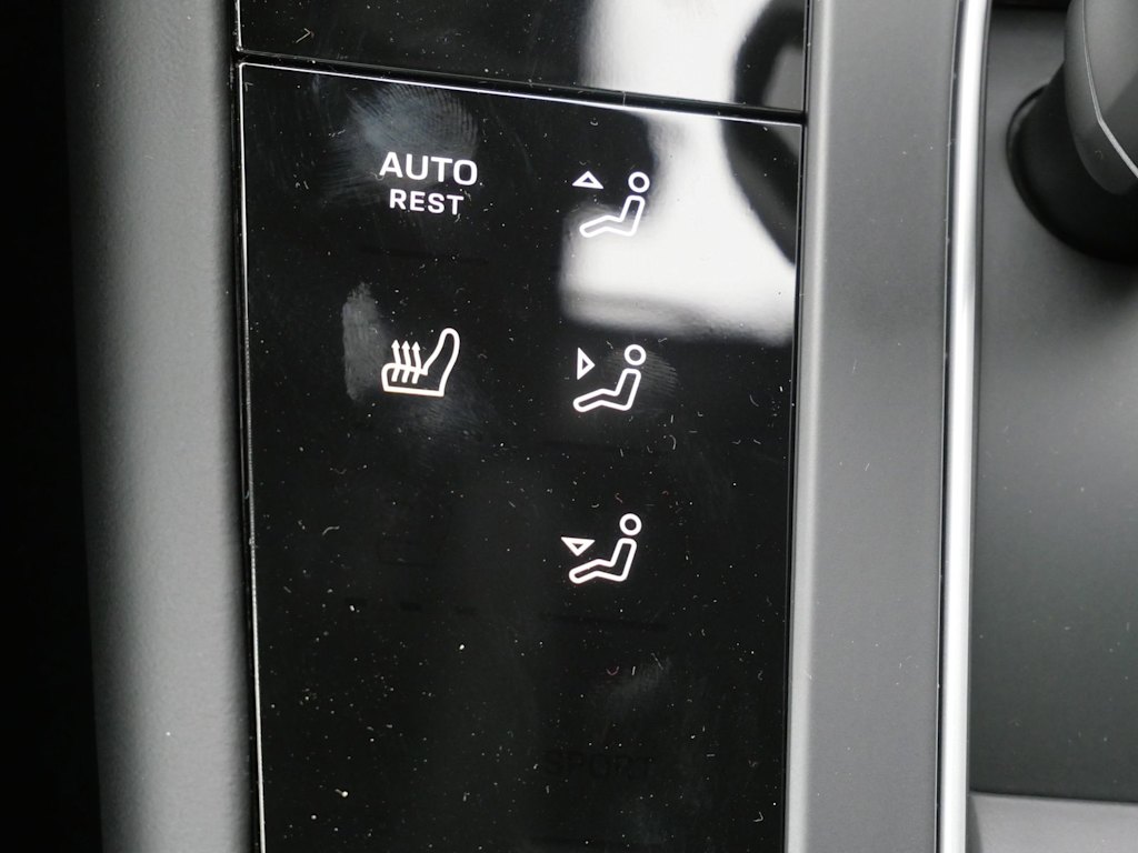 Thumbnail: 2026 Porsche Macan - 9