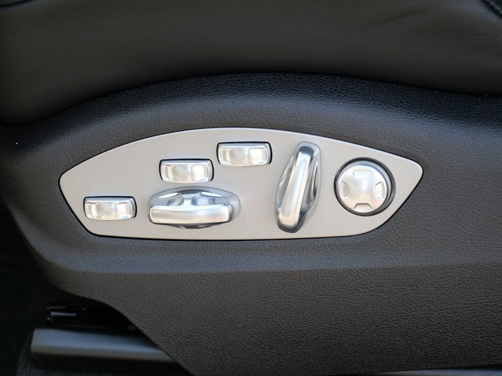 Thumbnail: 2026 Porsche Macan - 14