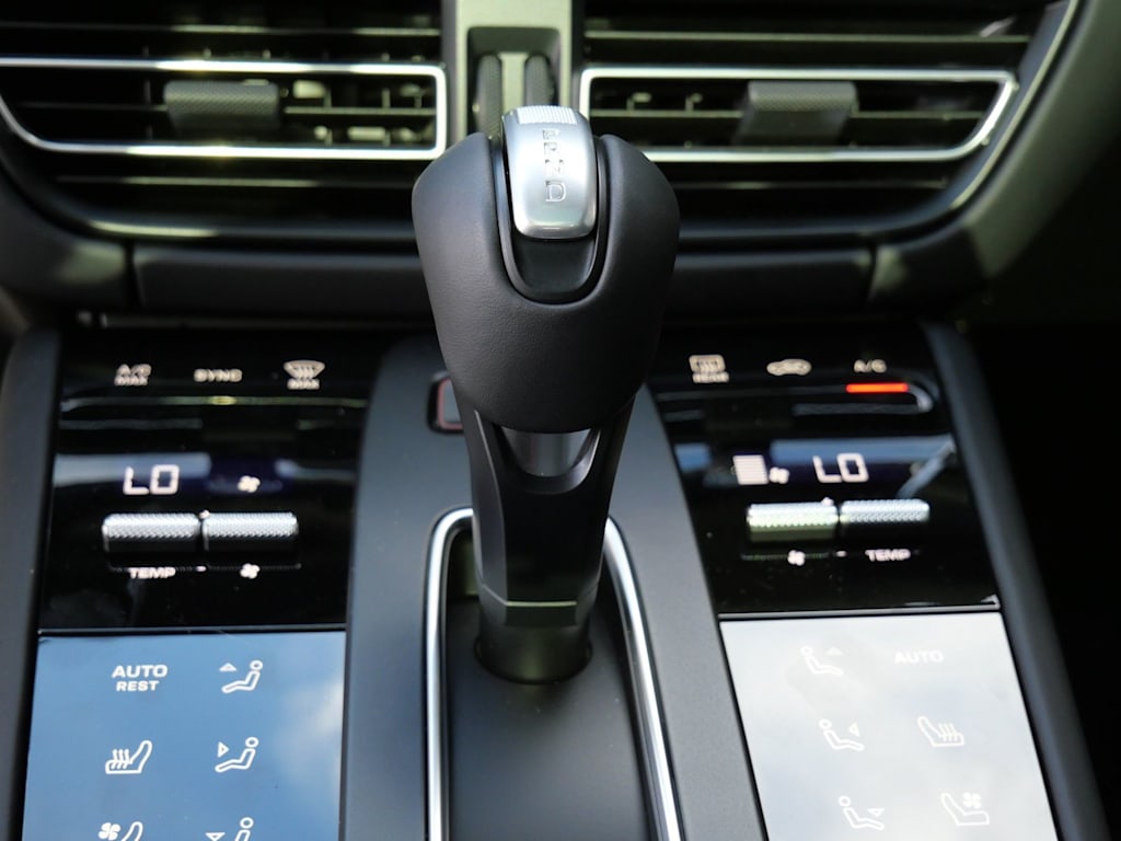 Thumbnail: 2026 Porsche Macan - 19