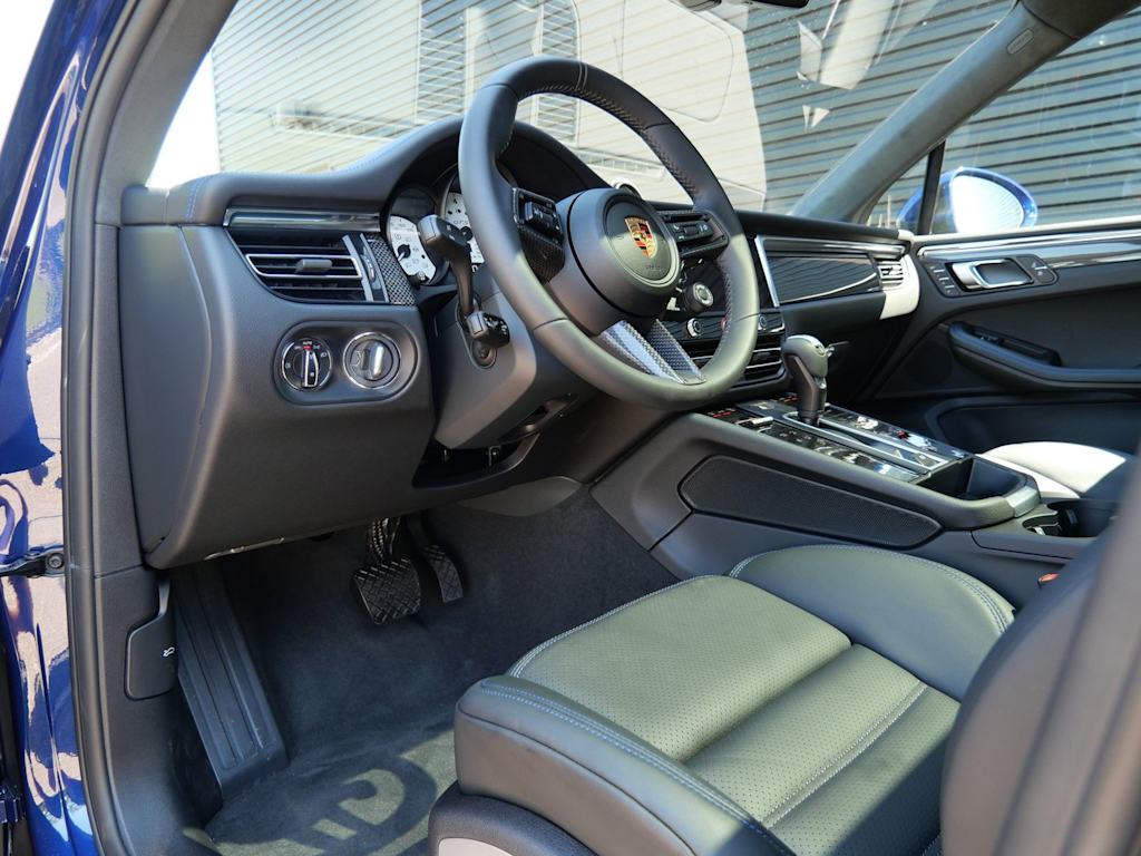 Thumbnail: 2026 Porsche Macan - 2