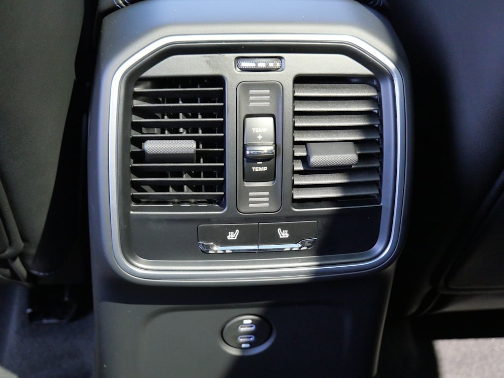 Thumbnail: 2026 Porsche Macan - 16