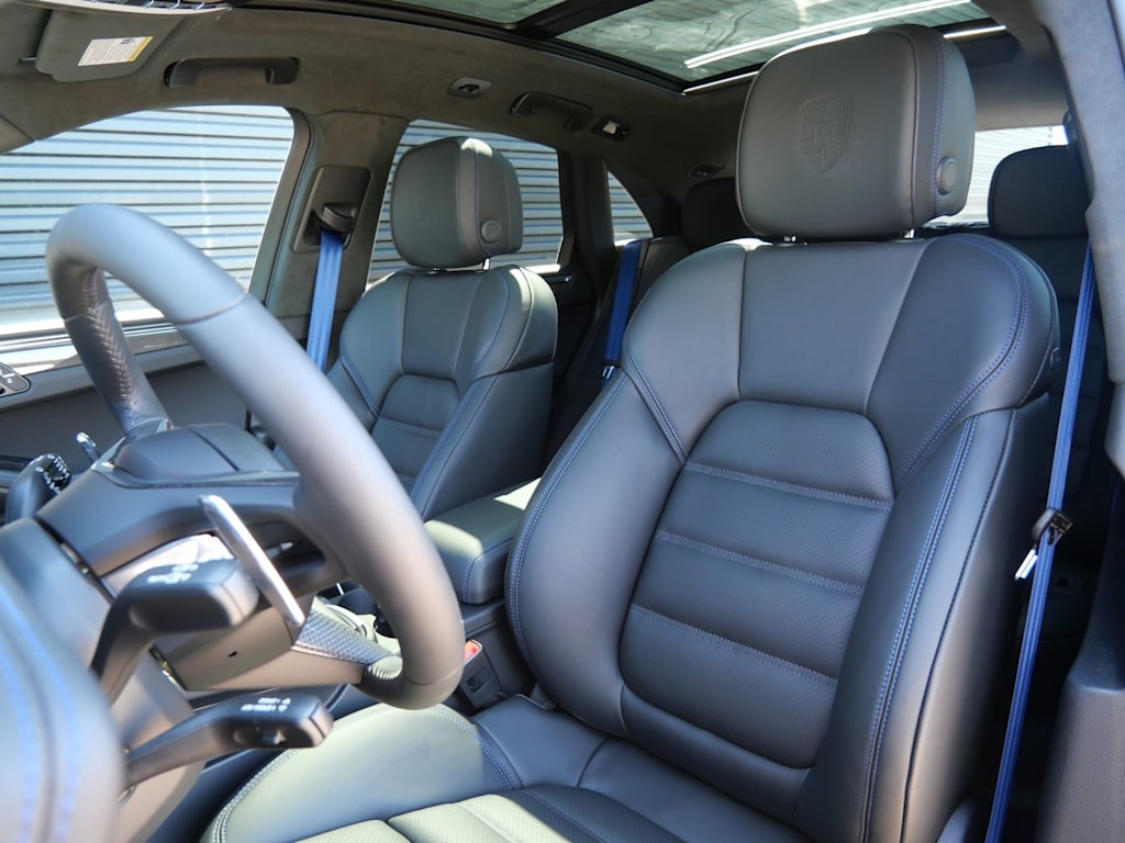 Thumbnail: 2026 Porsche Macan - 6
