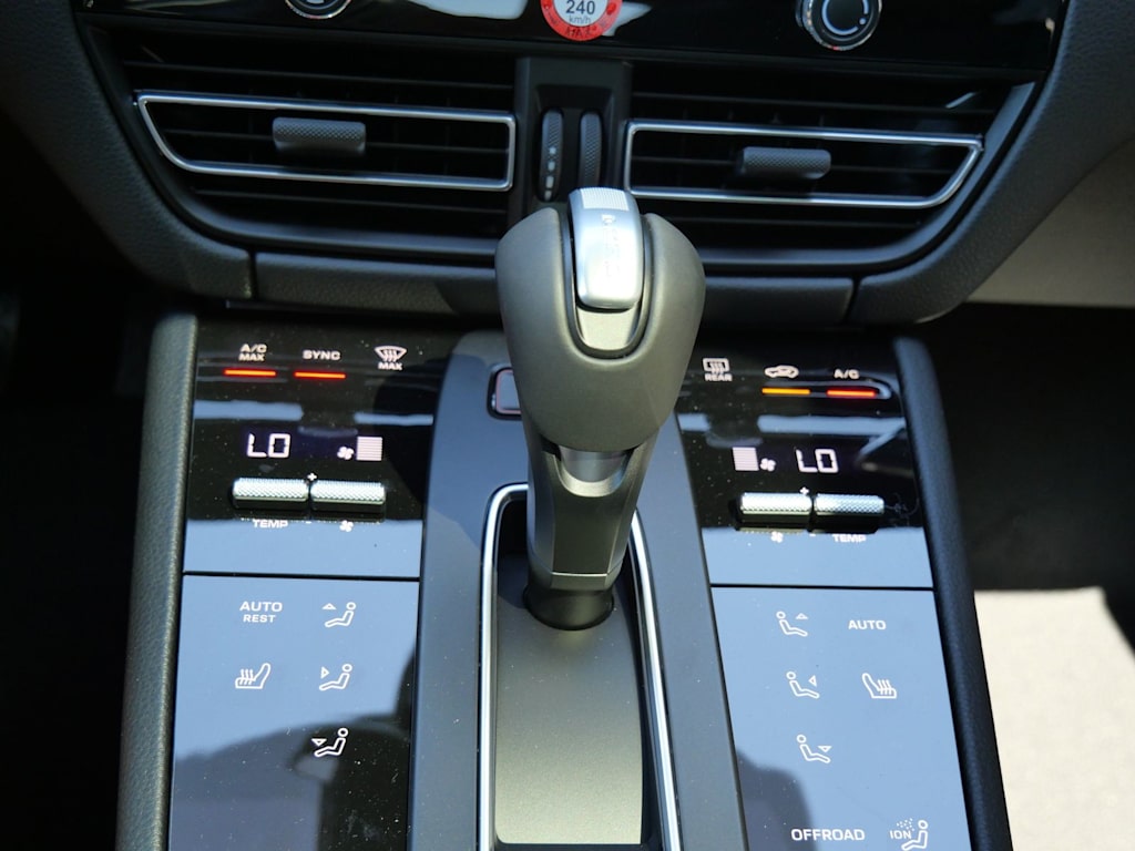 Thumbnail: 2026 Porsche Macan - 19
