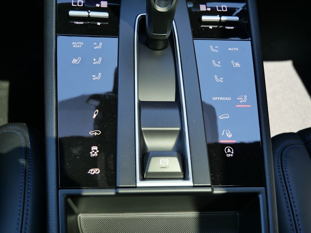 Thumbnail: 2026 Porsche Macan - 9