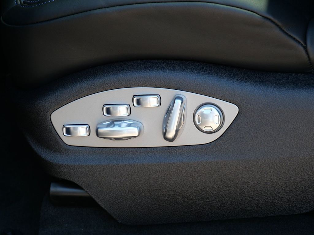Thumbnail: 2026 Porsche Macan - 14