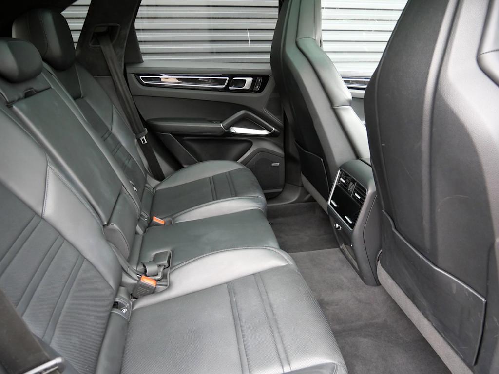 Thumbnail: 2022 Porsche Cayenne - 28