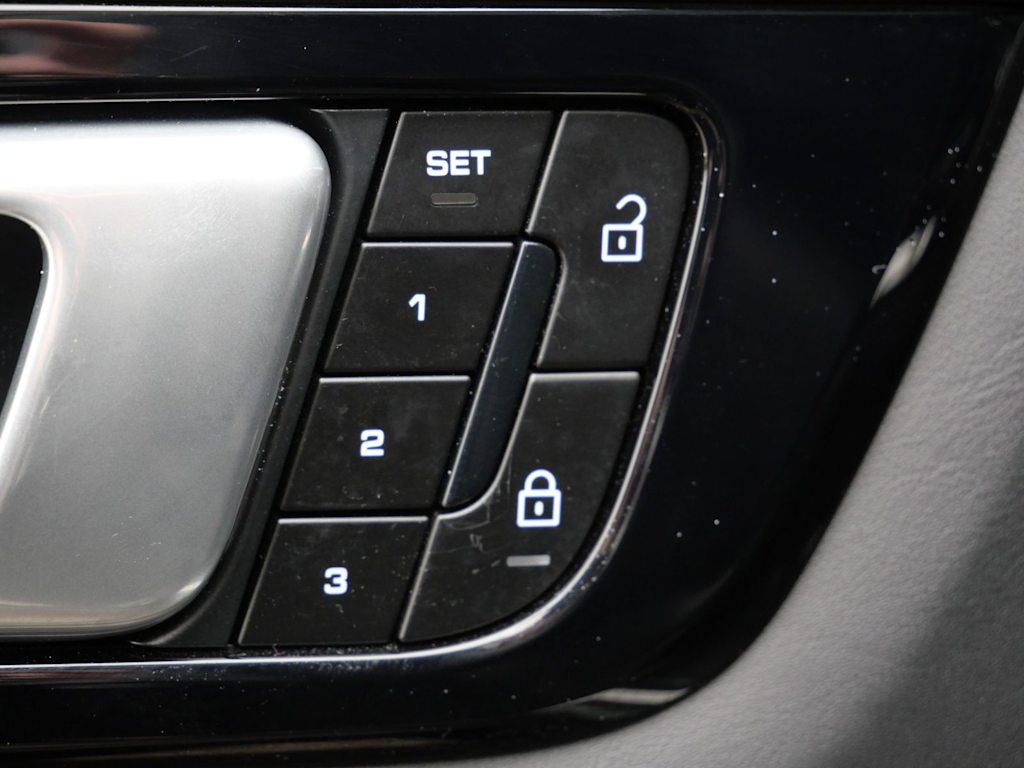 Thumbnail: 2022 Porsche Cayenne - 18