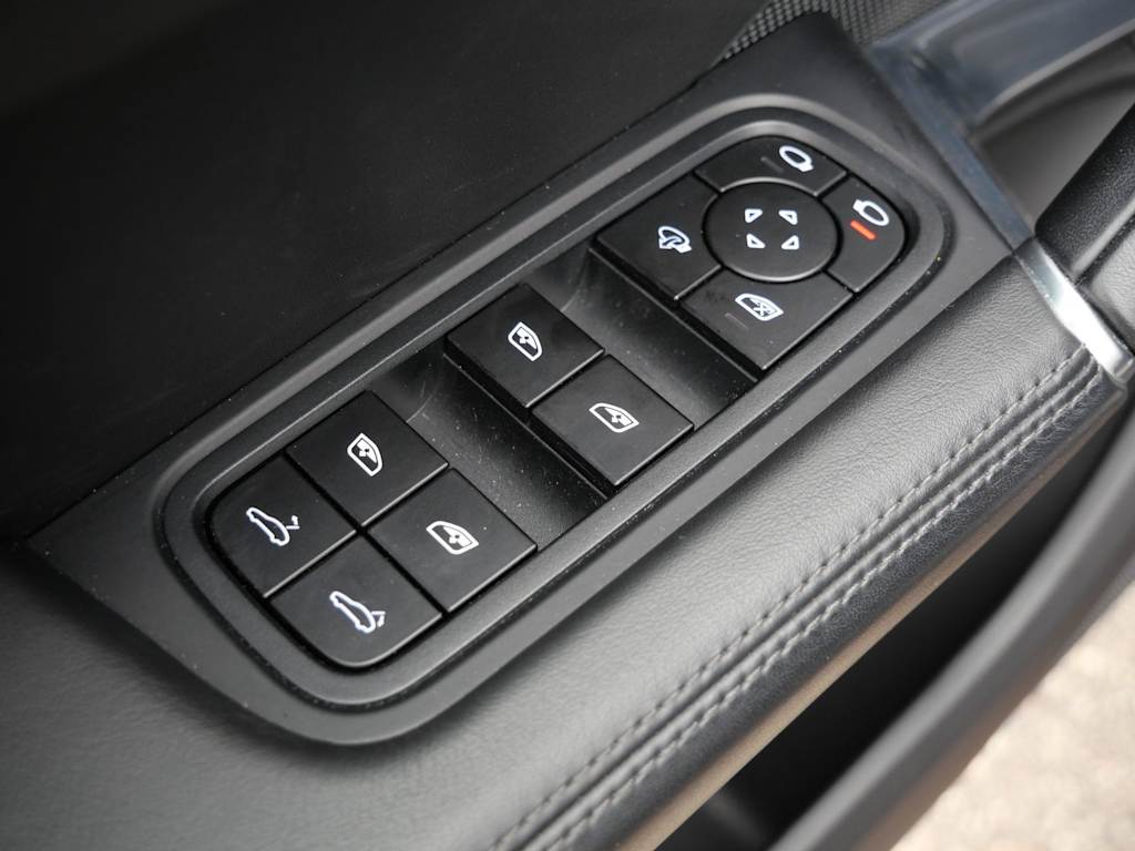 Thumbnail: 2022 Porsche Cayenne - 17