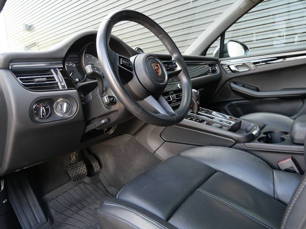 Thumbnail: 2022 Porsche Macan - 2