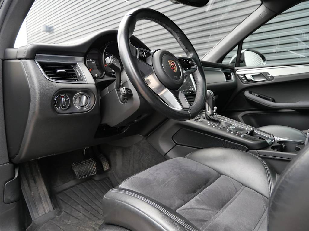 Thumbnail: 2018 Porsche Macan - 2